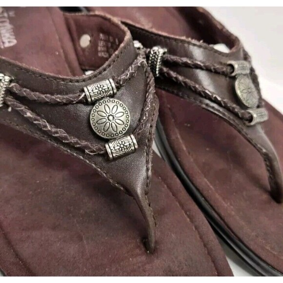 MinneTonka Silverthorne Brown Leather Sandals Flip Flops Thongs Women Size 8 - Picture 6 of 14